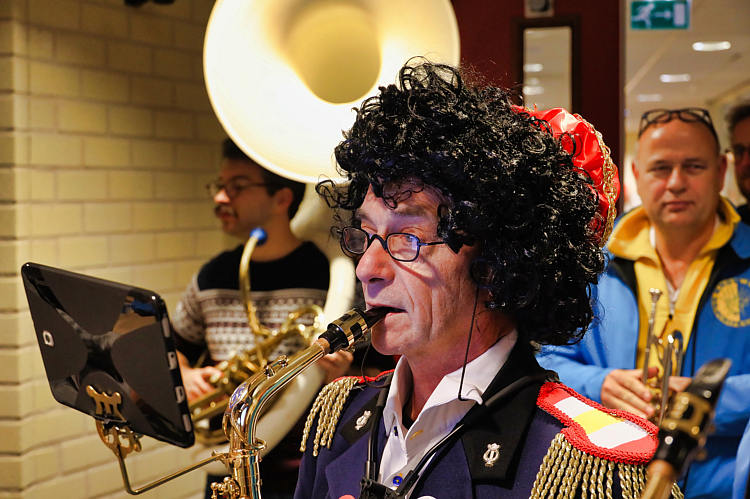 Aankomst van de Sint en zijn Zwarte Pieten in Waarder_083